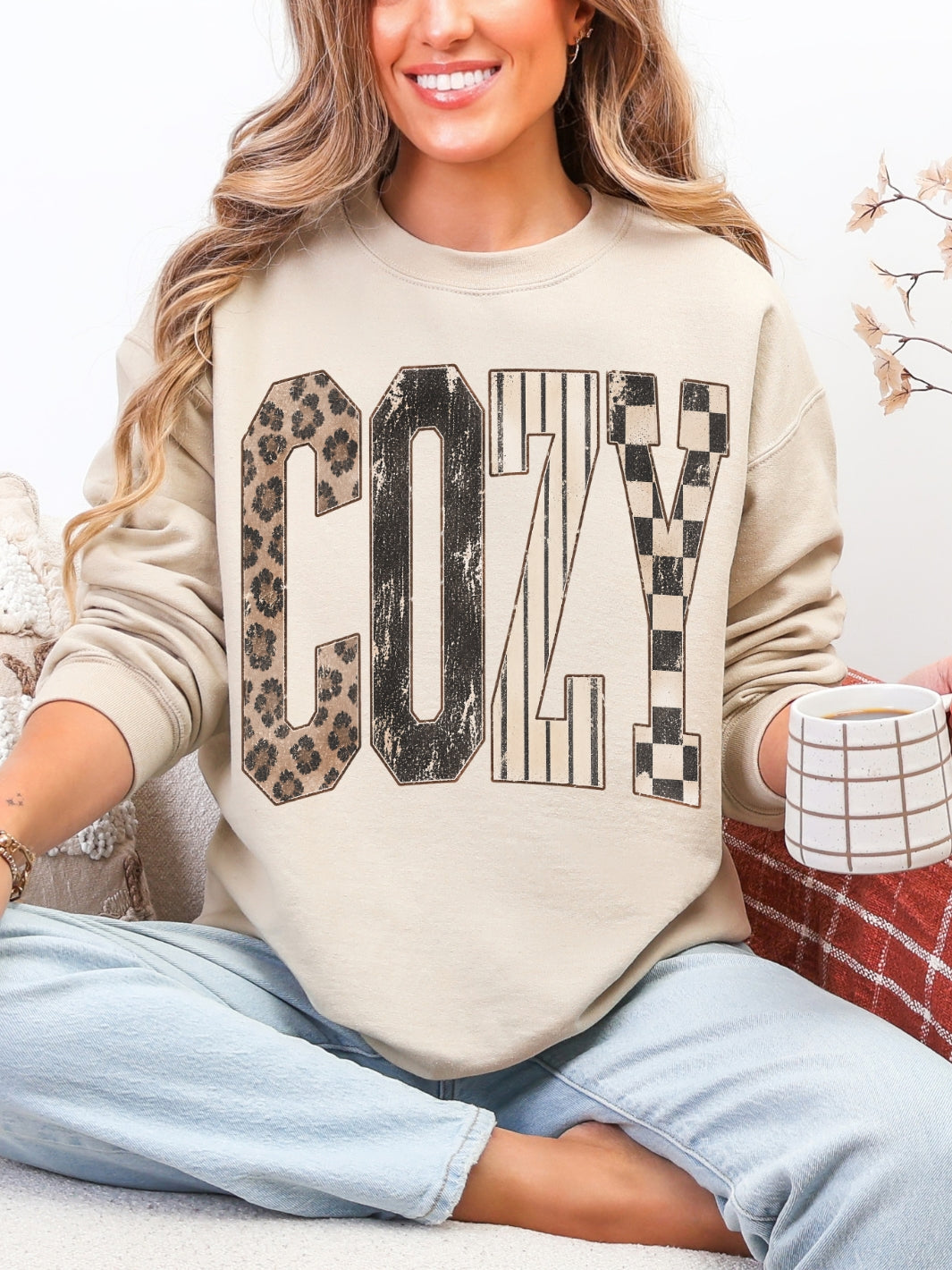 Cozy leopard checkered graphic crewneck sweatshirt in sand