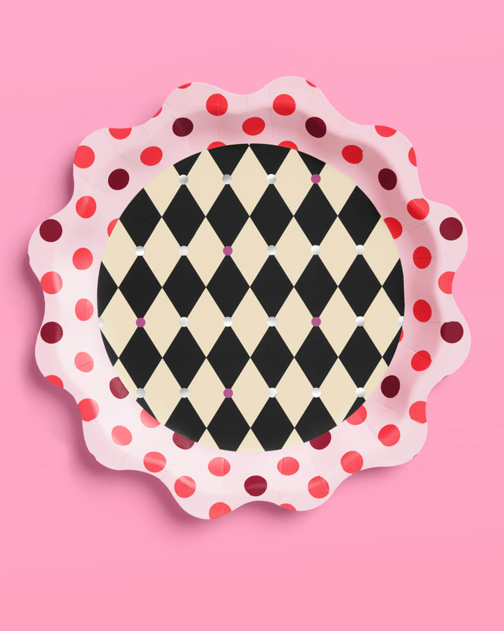 Set of 24 wavy edged red, pink, black diamond paper plates



12 checkered center + 12 checkered border plates