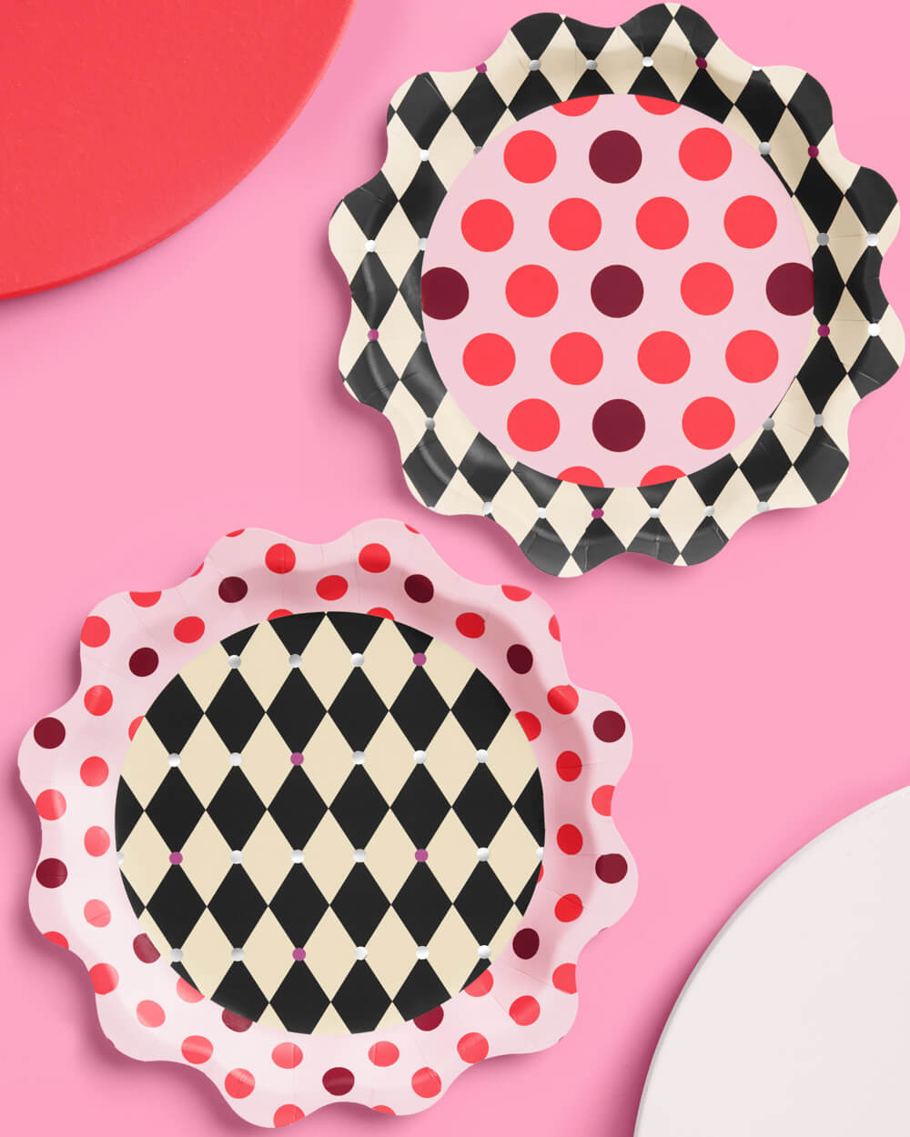 Set of 24 wavy edged red, pink, black diamond paper plates



12 checkered center + 12 checkered border plates